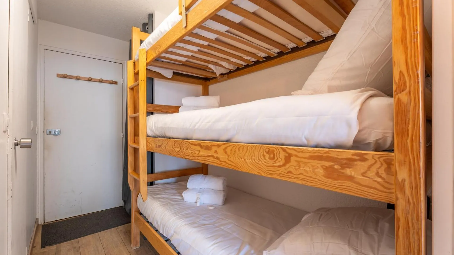 Ski In-Out - Heart Of Val Thorens Convenient Flat, Wifi 92 0*,  France